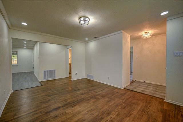 9521 Crestshire Drive, Dallas, TX 75227