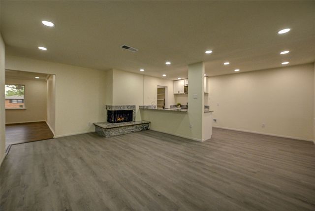 9521 Crestshire Drive, Dallas, TX 75227