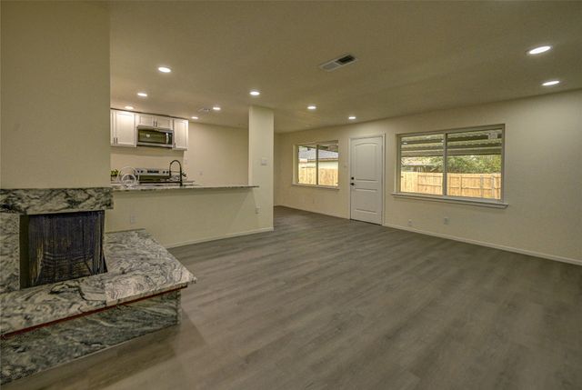 9521 Crestshire Drive, Dallas, TX 75227