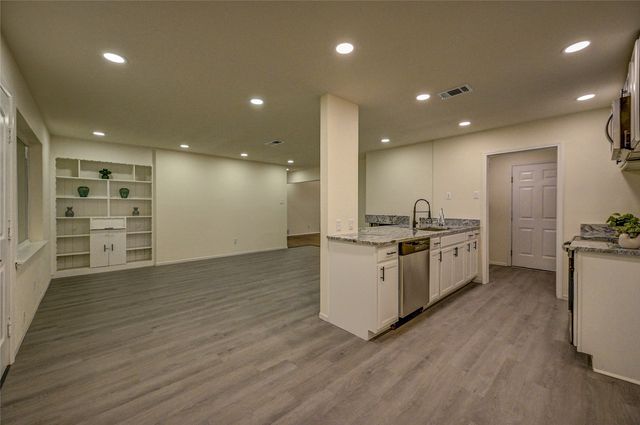 9521 Crestshire Drive, Dallas, TX 75227