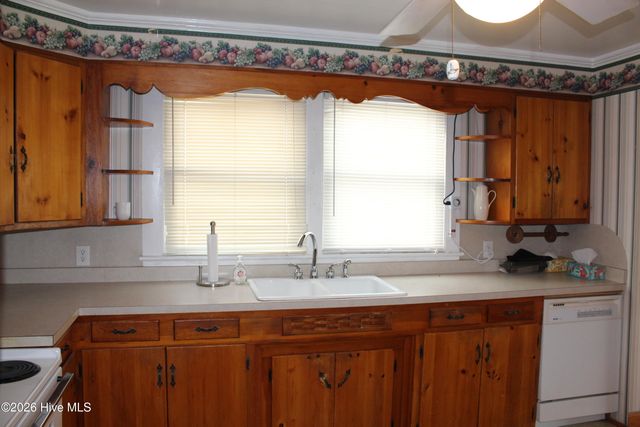 167 Lake Road, Newport, NC 28570