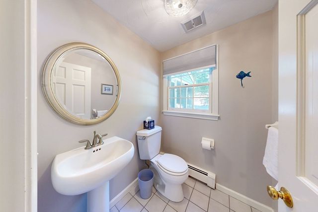 8 Bristol Ln, Walpole, MA 02032