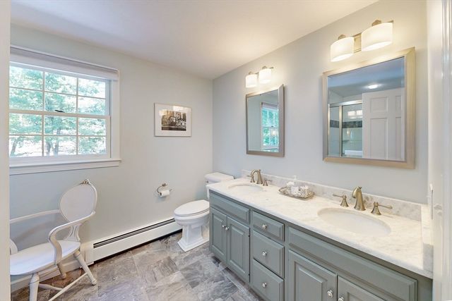 8 Bristol Ln, Walpole, MA 02032