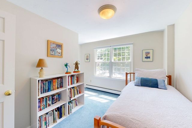 8 Bristol Ln, Walpole, MA 02032