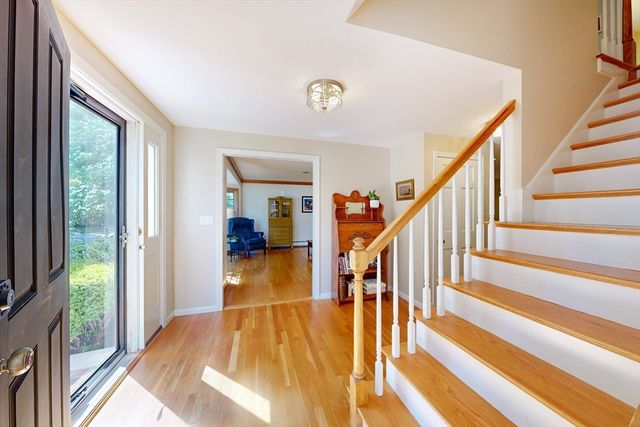 8 Bristol Ln, Walpole, MA 02032