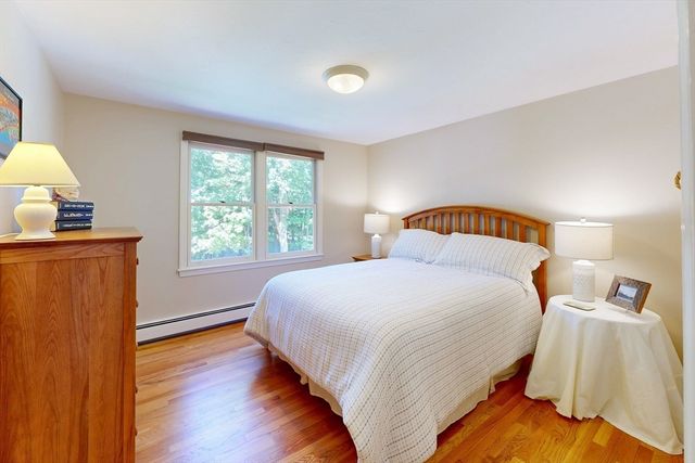 8 Bristol Ln, Walpole, MA 02032