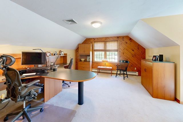 8 Bristol Ln, Walpole, MA 02032