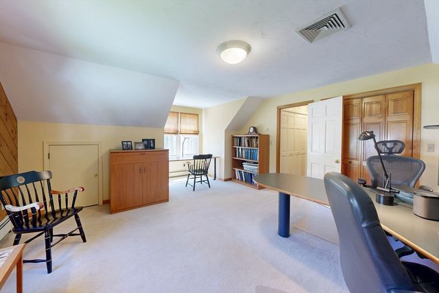 8 Bristol Ln, Walpole, MA 02032