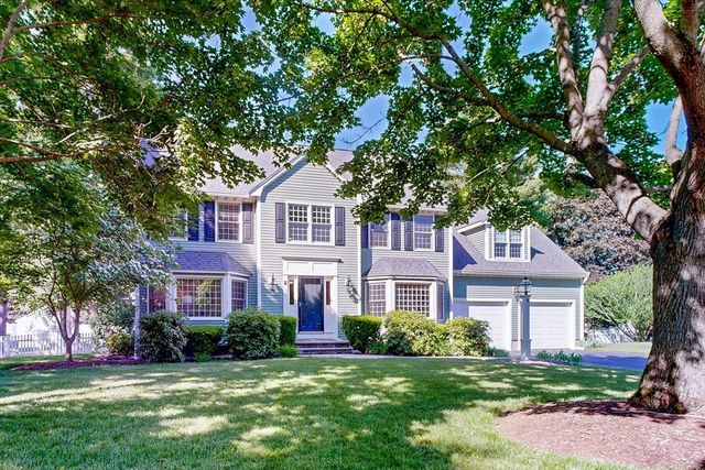 8 Bristol Ln, Walpole, MA 02032