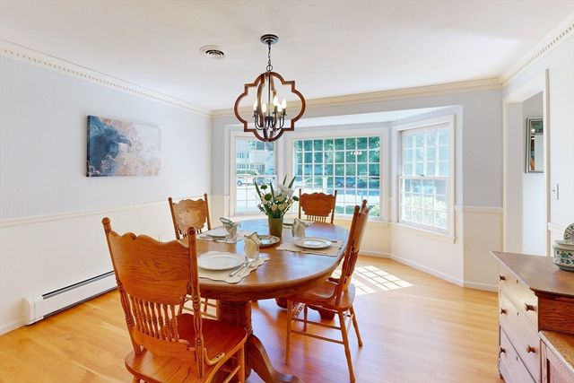 8 Bristol Ln, Walpole, MA 02032
