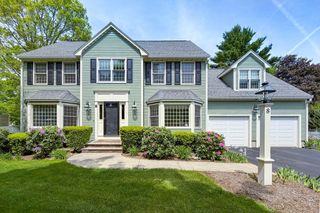 8 Bristol Ln, Walpole, MA 02032