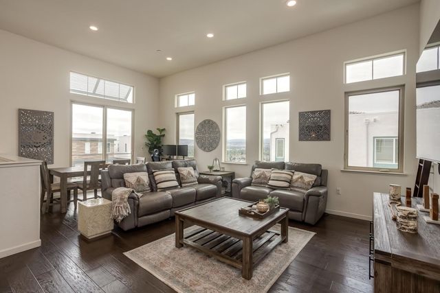 3077 3077 Valley Of Hearts Del Pl 6, San Jose, CA 95136