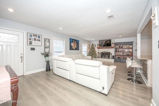 10415 Pin Oak Drive, Biloxi, MS 39532