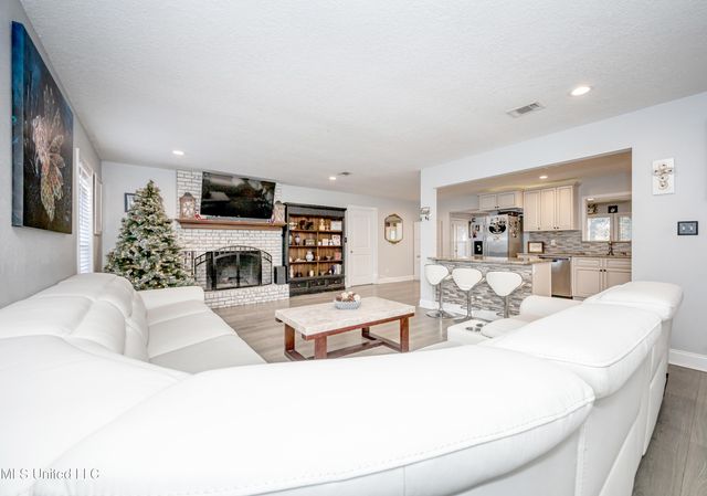 10415 Pin Oak Drive, Biloxi, MS 39532