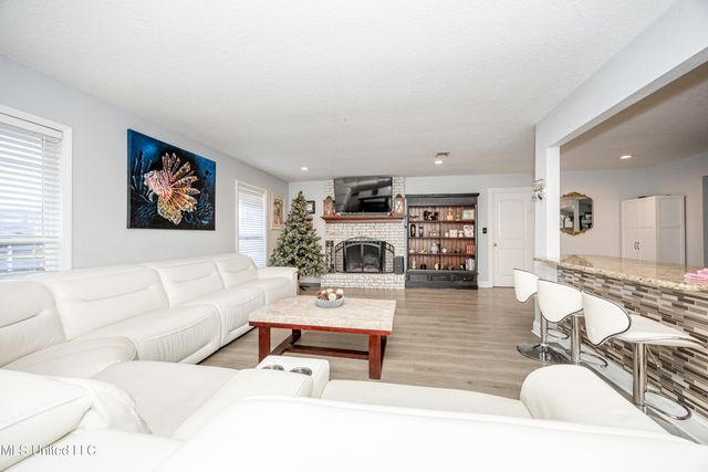 10415 Pin Oak Drive, Biloxi, MS 39532