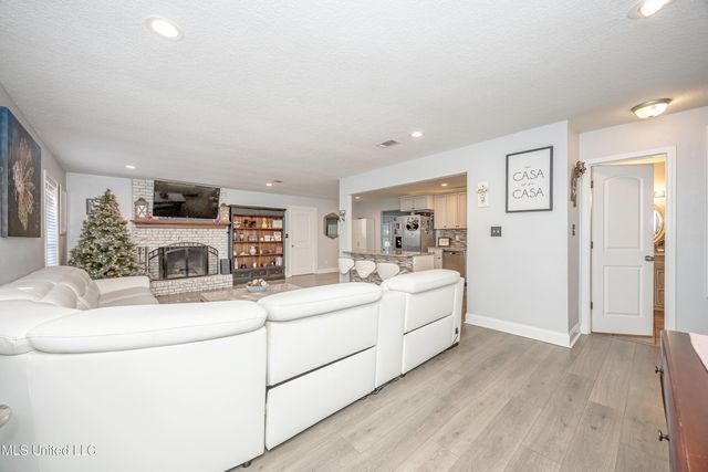 10415 Pin Oak Drive, Biloxi, MS 39532