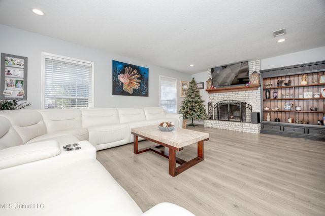 10415 Pin Oak Drive, Biloxi, MS 39532