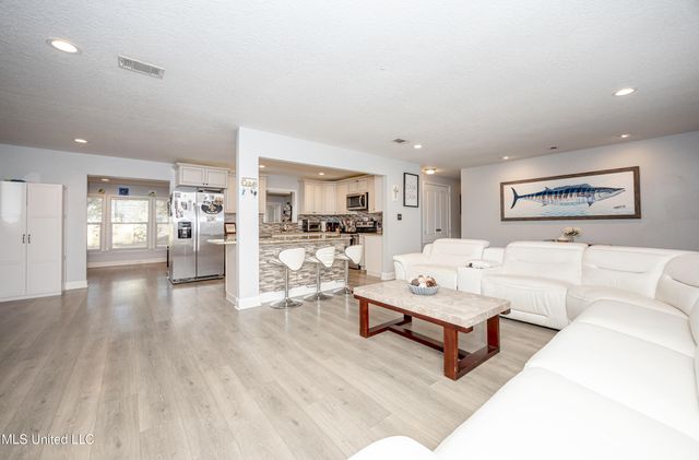 10415 Pin Oak Drive, Biloxi, MS 39532