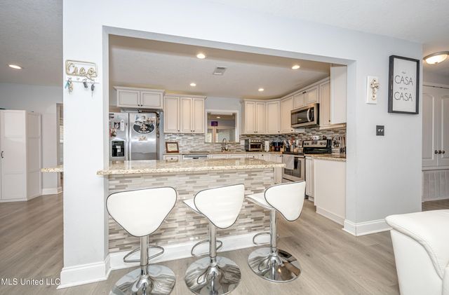 10415 Pin Oak Drive, Biloxi, MS 39532