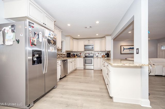 10415 Pin Oak Drive, Biloxi, MS 39532