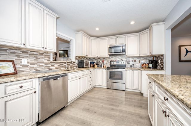 10415 Pin Oak Drive, Biloxi, MS 39532