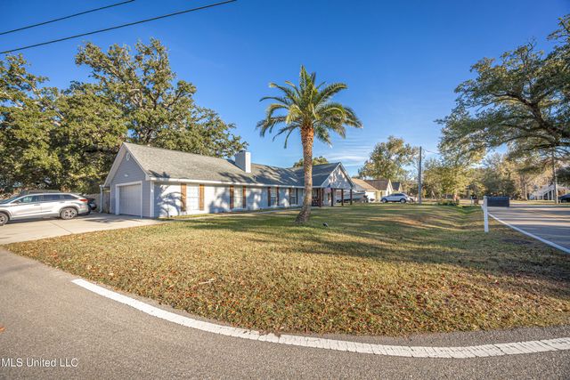 10415 Pin Oak Drive, Biloxi, MS 39532