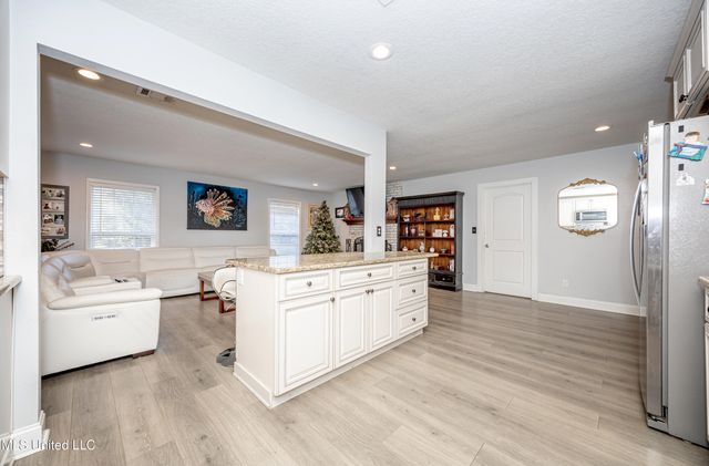 10415 Pin Oak Drive, Biloxi, MS 39532