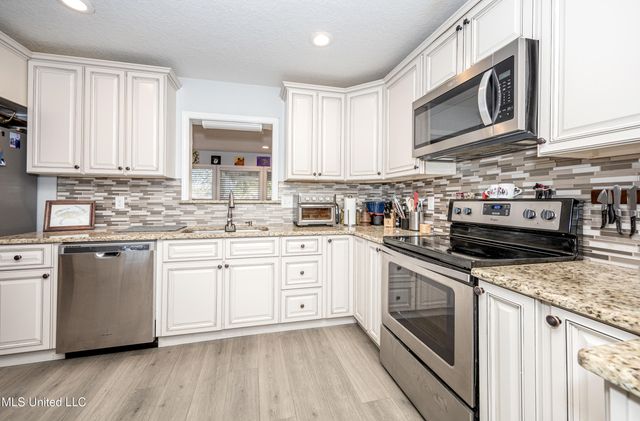 10415 Pin Oak Drive, Biloxi, MS 39532