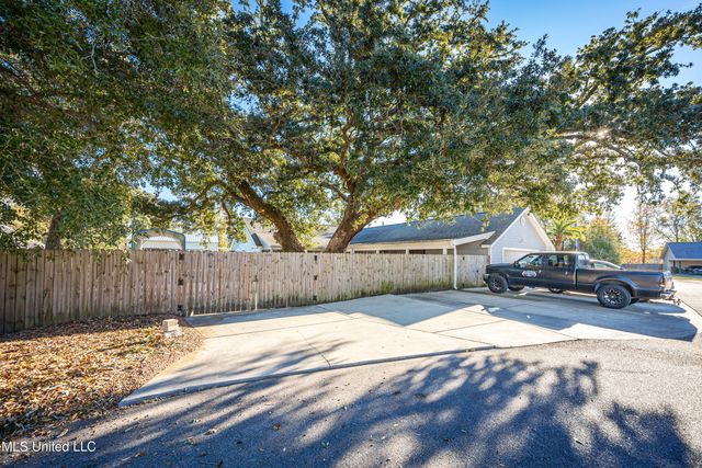 10415 Pin Oak Drive, Biloxi, MS 39532