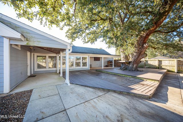 10415 Pin Oak Drive, Biloxi, MS 39532