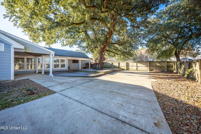 10415 Pin Oak Drive, Biloxi, MS 39532