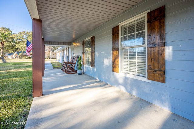 10415 Pin Oak Drive, Biloxi, MS 39532