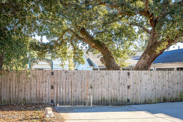 10415 Pin Oak Drive, Biloxi, MS 39532