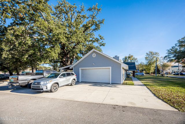 10415 Pin Oak Drive, Biloxi, MS 39532