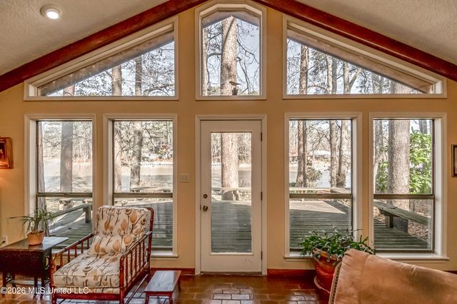 402 Glen Cove Road, Brandon, MS 39047