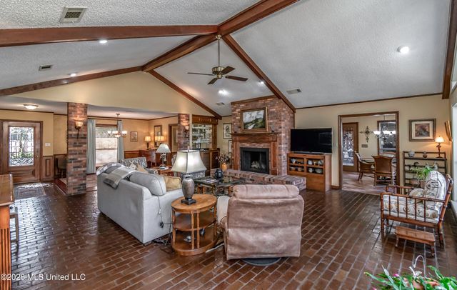 402 Glen Cove Road, Brandon, MS 39047