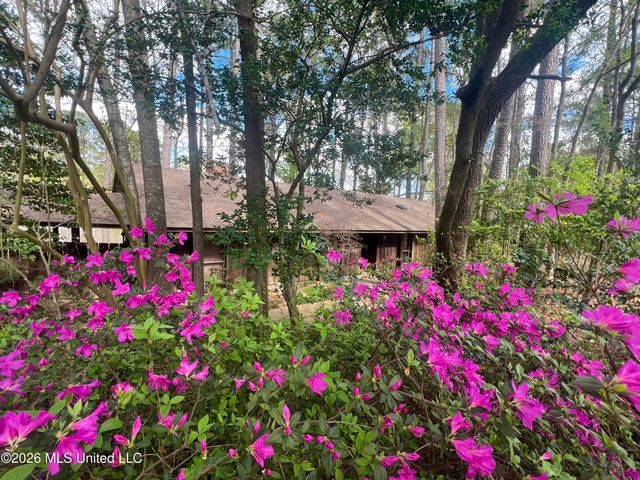 402 Glen Cove Road, Brandon, MS 39047