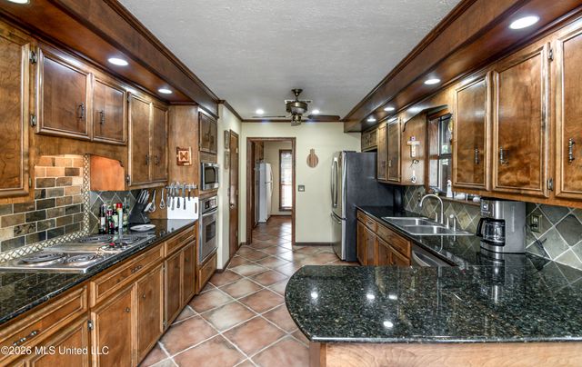 402 Glen Cove Road, Brandon, MS 39047