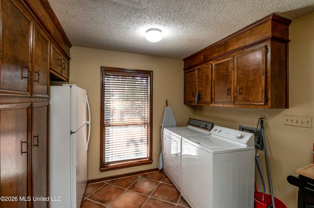 402 Glen Cove Road, Brandon, MS 39047