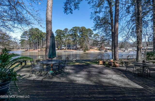402 Glen Cove Road, Brandon, MS 39047
