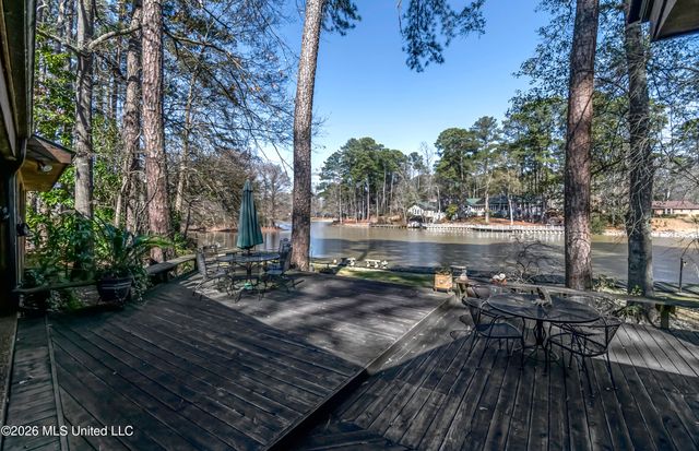 402 Glen Cove Road, Brandon, MS 39047