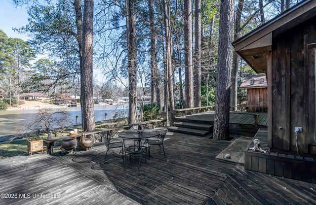 402 Glen Cove Road, Brandon, MS 39047