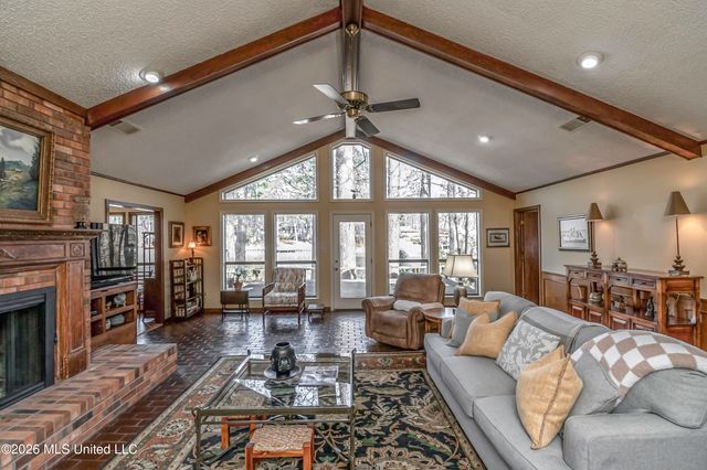 402 Glen Cove Road, Brandon, MS 39047