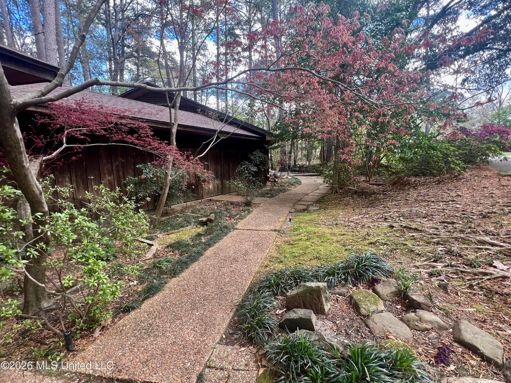 402 Glen Cove Road, Brandon, MS 39047