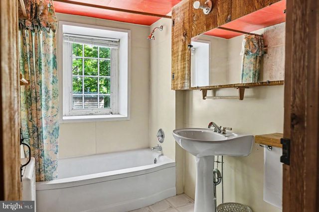 14 STOVER PARK RD, Pipersville, PA 18947