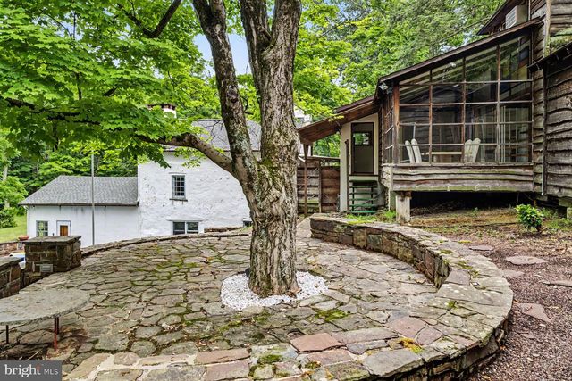 14 STOVER PARK RD, Pipersville, PA 18947