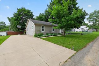 9115 Maplewood Drive, White Lake Charter Township, MI 48386