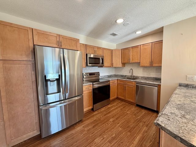 1006 Paradise Rd 3R, Swampscott, MA 01907