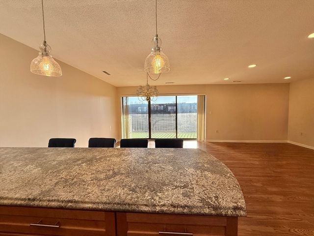 1006 Paradise Rd 3R, Swampscott, MA 01907