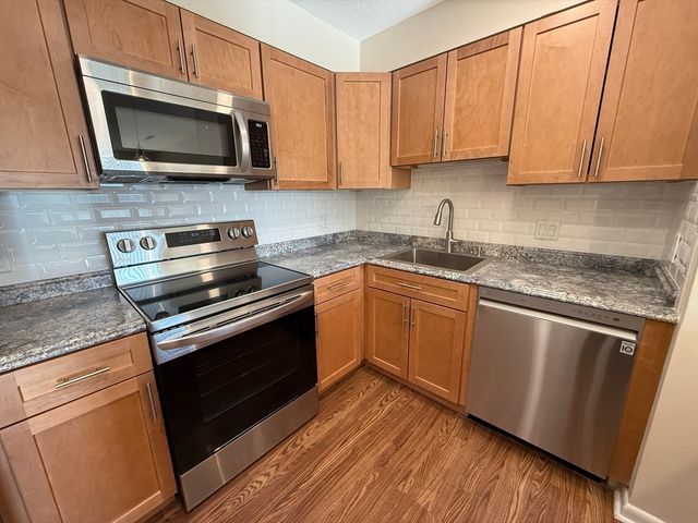 1006 Paradise Rd 3R, Swampscott, MA 01907